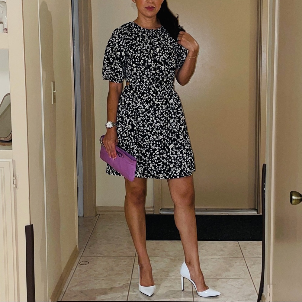 Dress cutout side